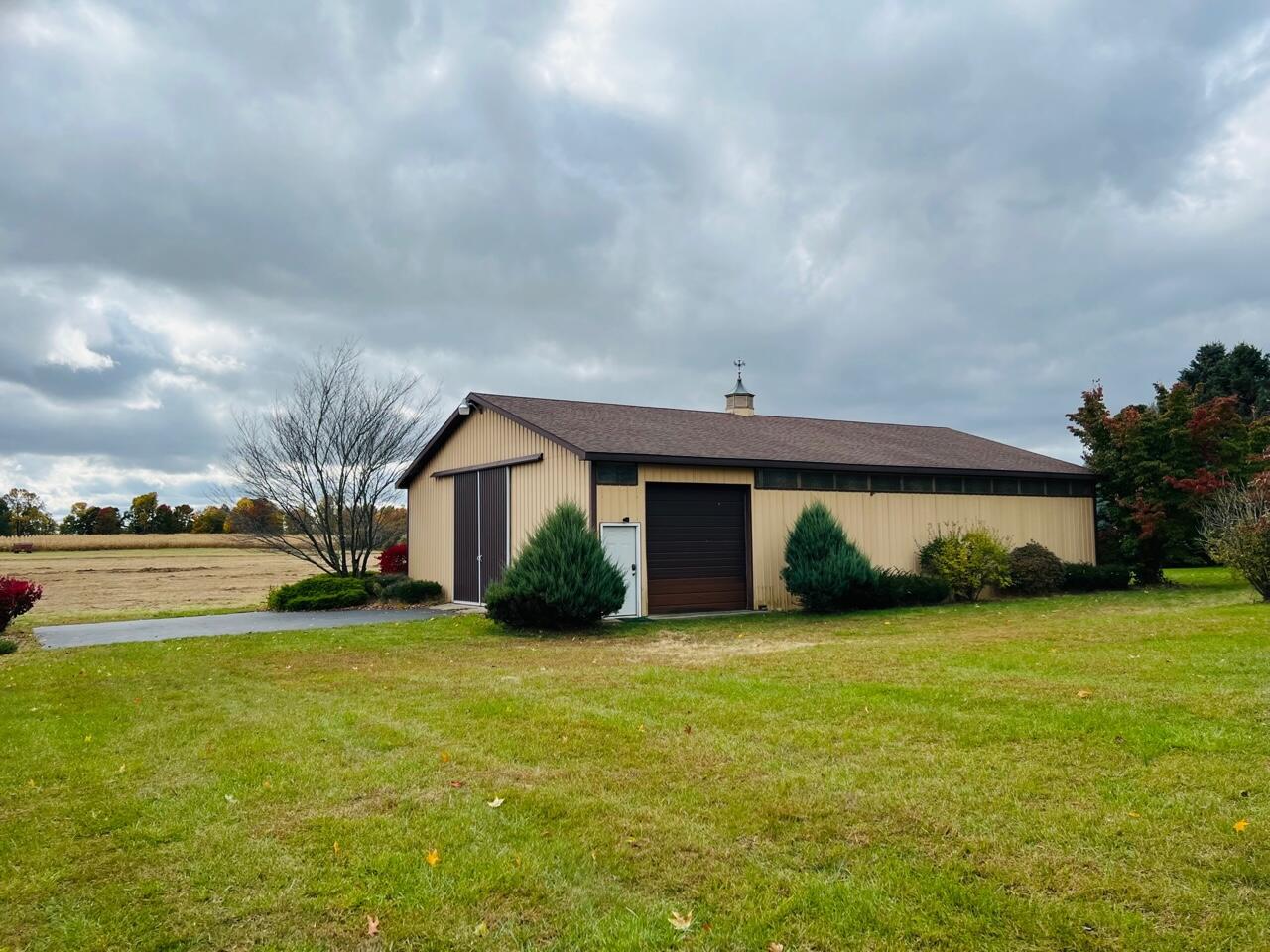 4644 Meadowbrook Road Benton Harbor, MI 49022 - Photo 12 of 53 IMG_7794