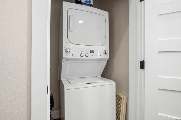 $884,999 | 1121 Gruene Road, Unit A, New Braunfels, TX 78130