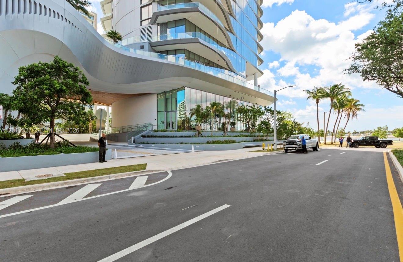 175 Southeast 25th Road, Unit 704 Miami, FL 33129 - Photo 21 of 29
