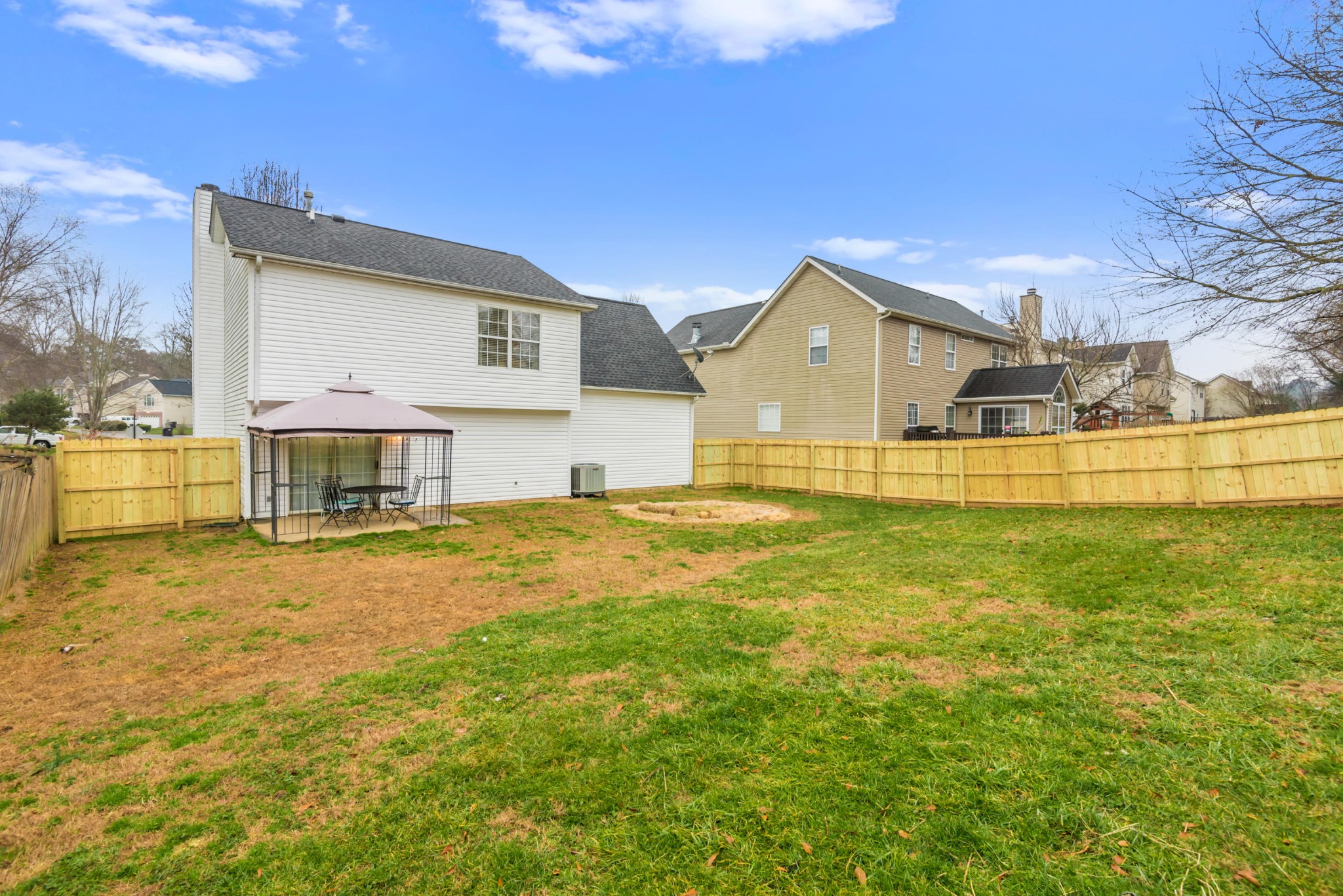 829 Station View Road Knoxville, TN 37919 - Photo 3 of 26 a front view of a house with a yard