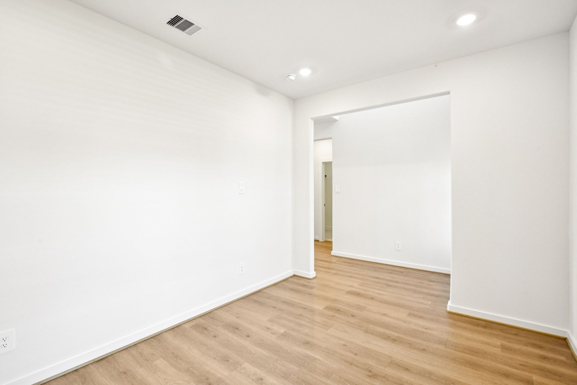 1609 Hopson Ranch Drive Conroe, TX 77301 - Photo 25 of 48 Photo is not of the actual home, but is an inspirational photo of builder’s model home and may depict options, furnishings, and/or decorator features that are not included