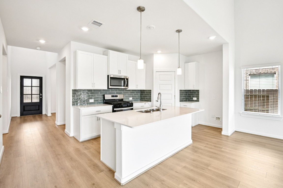 1609 Hopson Ranch Drive Conroe, TX 77301 - Photo 6 of 48 Photo is not of the actual home, but is an inspirational photo of builder’s model home and may depict options, furnishings, and/or decorator features that are not included