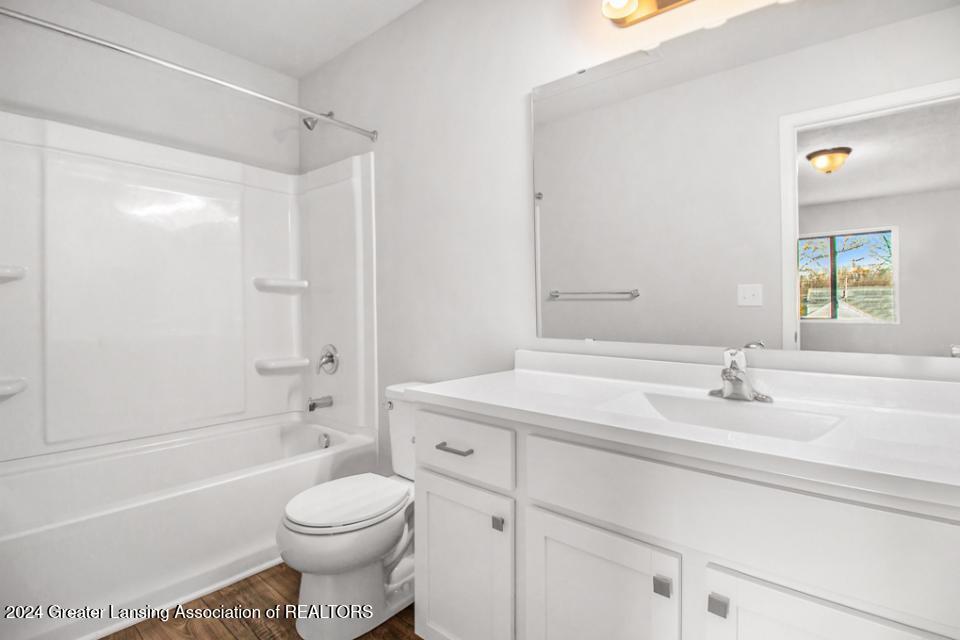 768 West Seminary Street Charlotte, MI 48813 - Photo 15 of 39 LOS054-i1810-Primary Bath