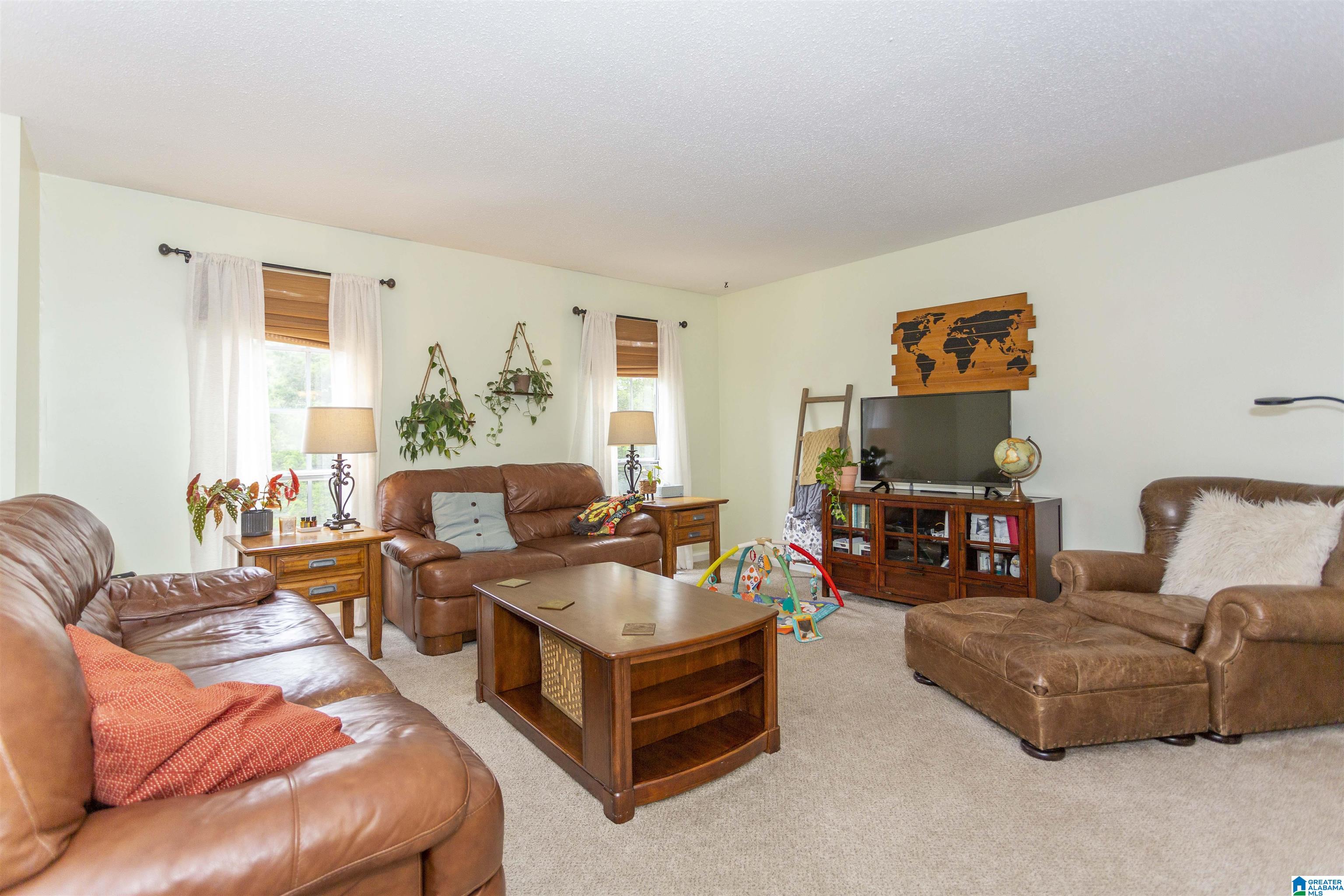 336 Round Hill Road Pelham, AL 35124 - Photo 4 of 43