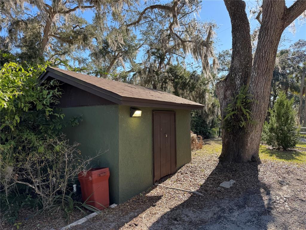 16645 West River Road Inglis, FL 34449 - Photo 6 of 51