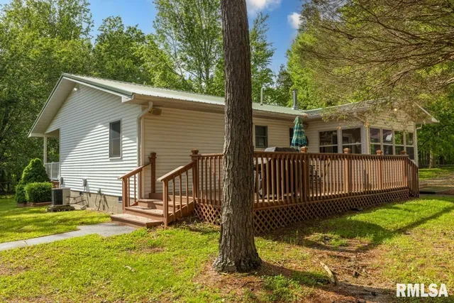 $395,000 | 26 Perkins Lane, Golconda, IL 62938