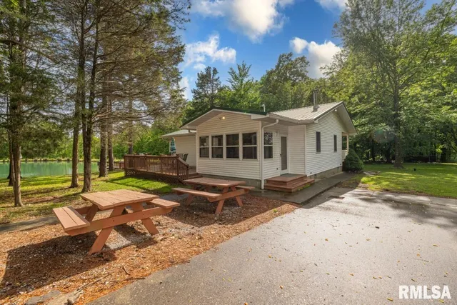 $395,000 | 26 Perkins Lane, Golconda, IL 62938