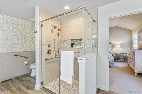 a en suite bathroom with a shower