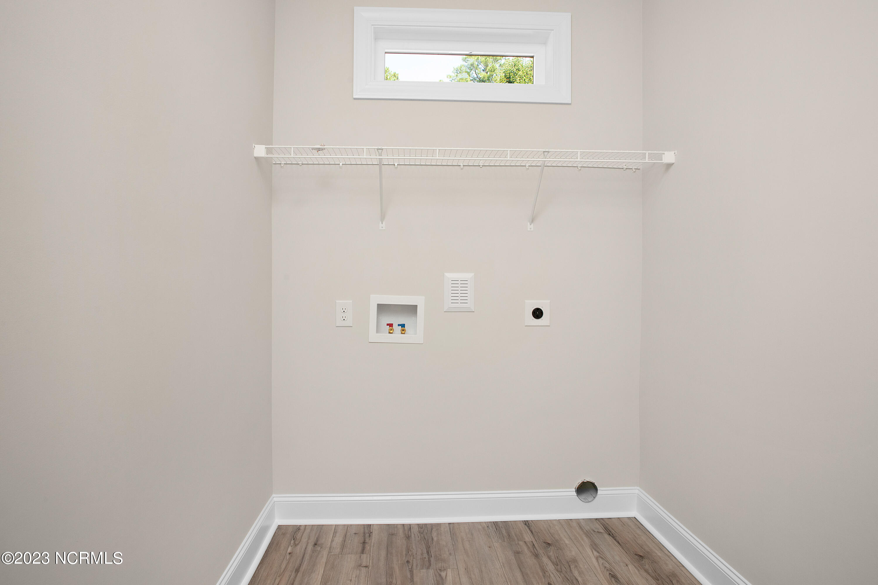 330 Neuse Road New Bern, NC 28560 - Photo 15 of 21 Laundry Room
