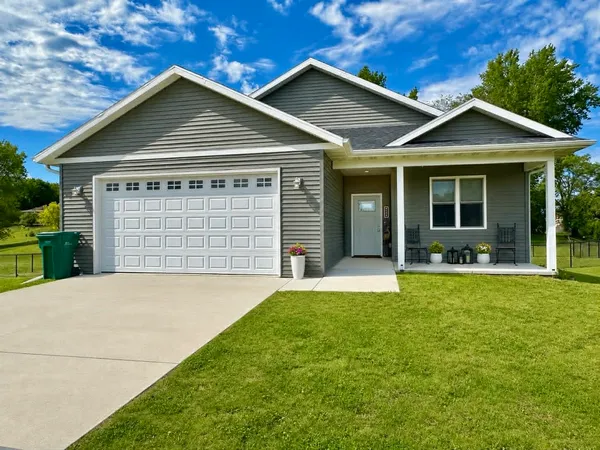 $489,900 | N6736 Clover, Pardeeville, WI 53954
