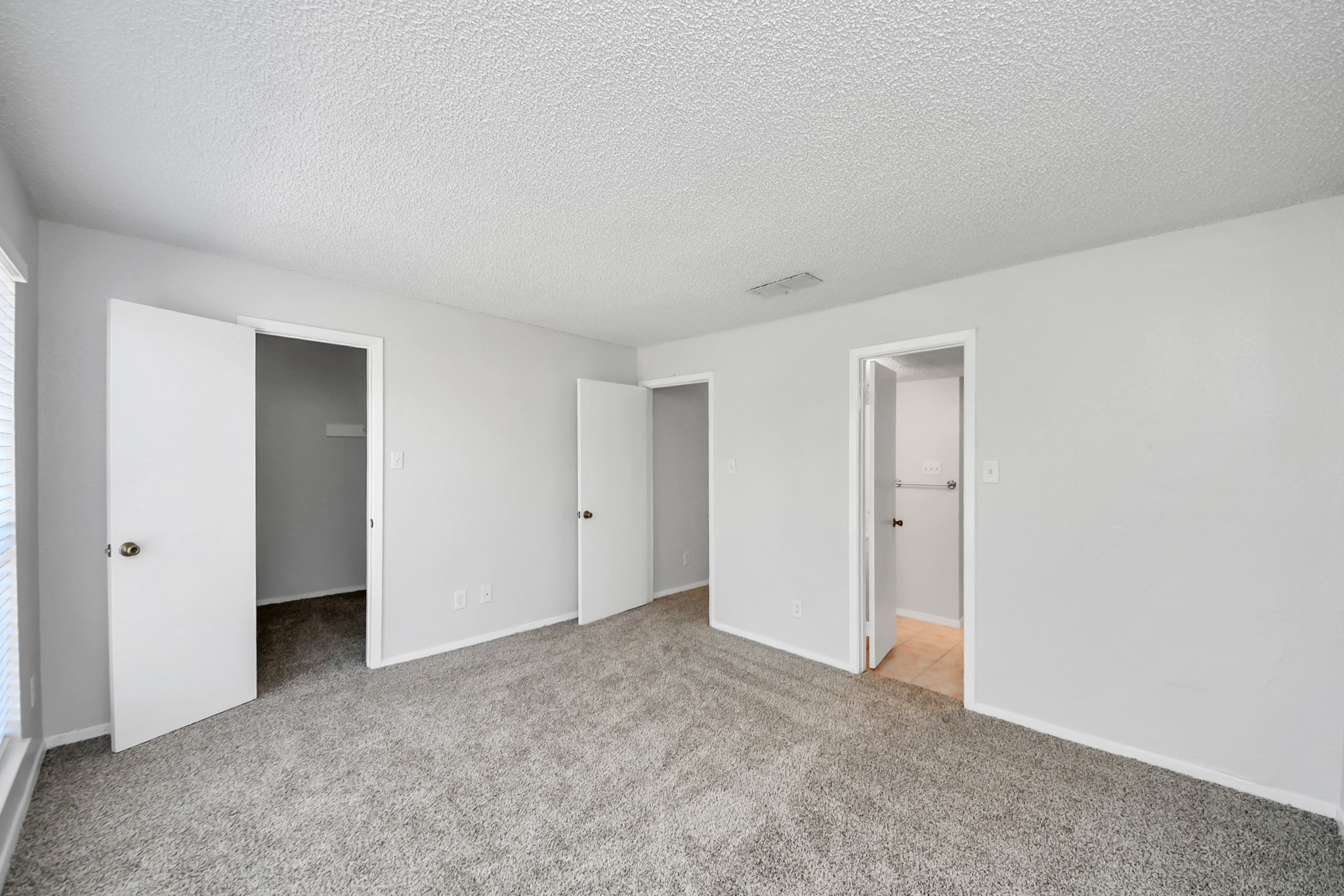 3750 Tanglewilde Street, Unit A7 Houston, TX 77063 - Photo 29 of 41 a view of an empty room and closet area