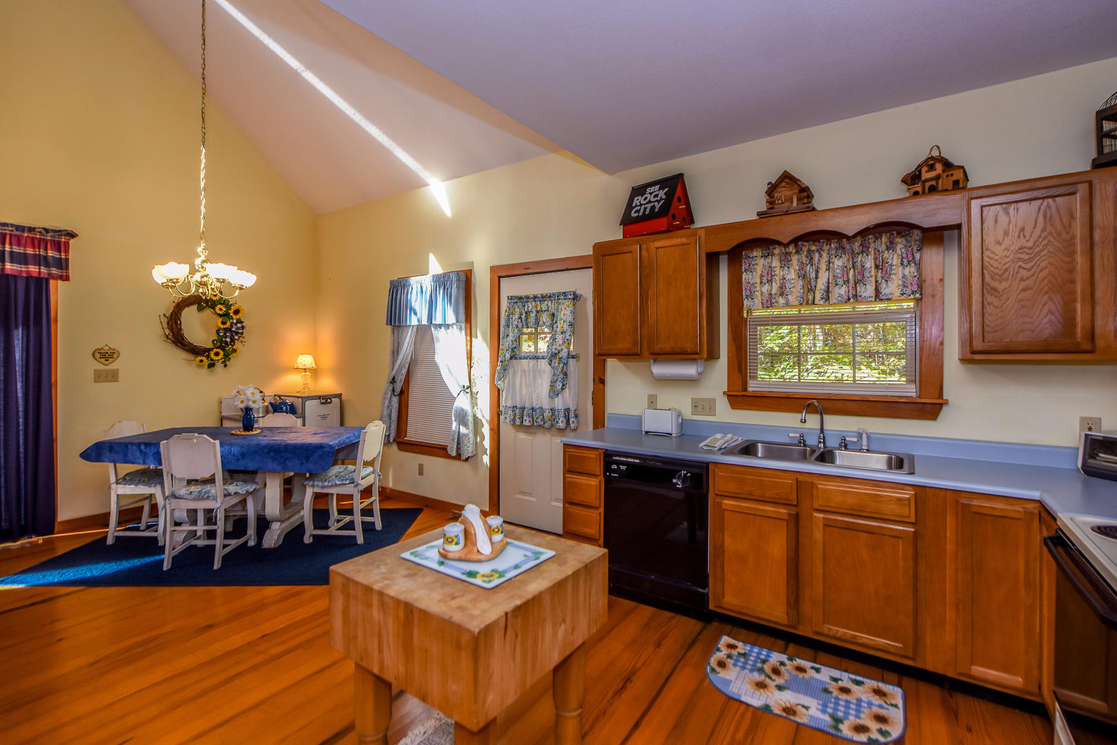 353 Laurel Road Townsend, TN 37882 - Photo 3 of 16 DSC_7850