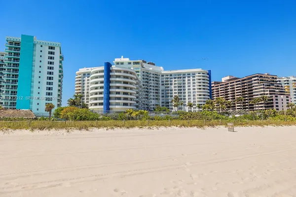 $2,600 | 5161 Collins Avenue, Unit 910, Miami Beach, FL 33140