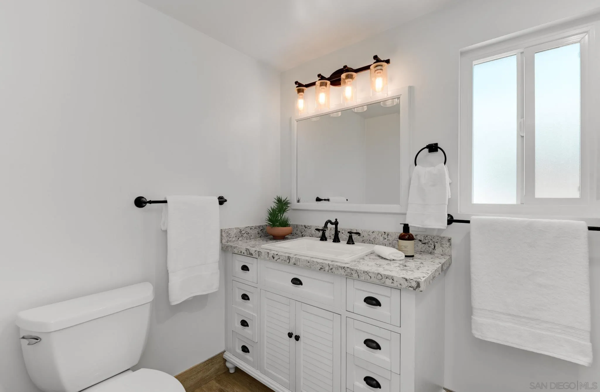 156 Cerro Street Encinitas, CA 92024 - Photo 17 of 26 Gallery Image 17