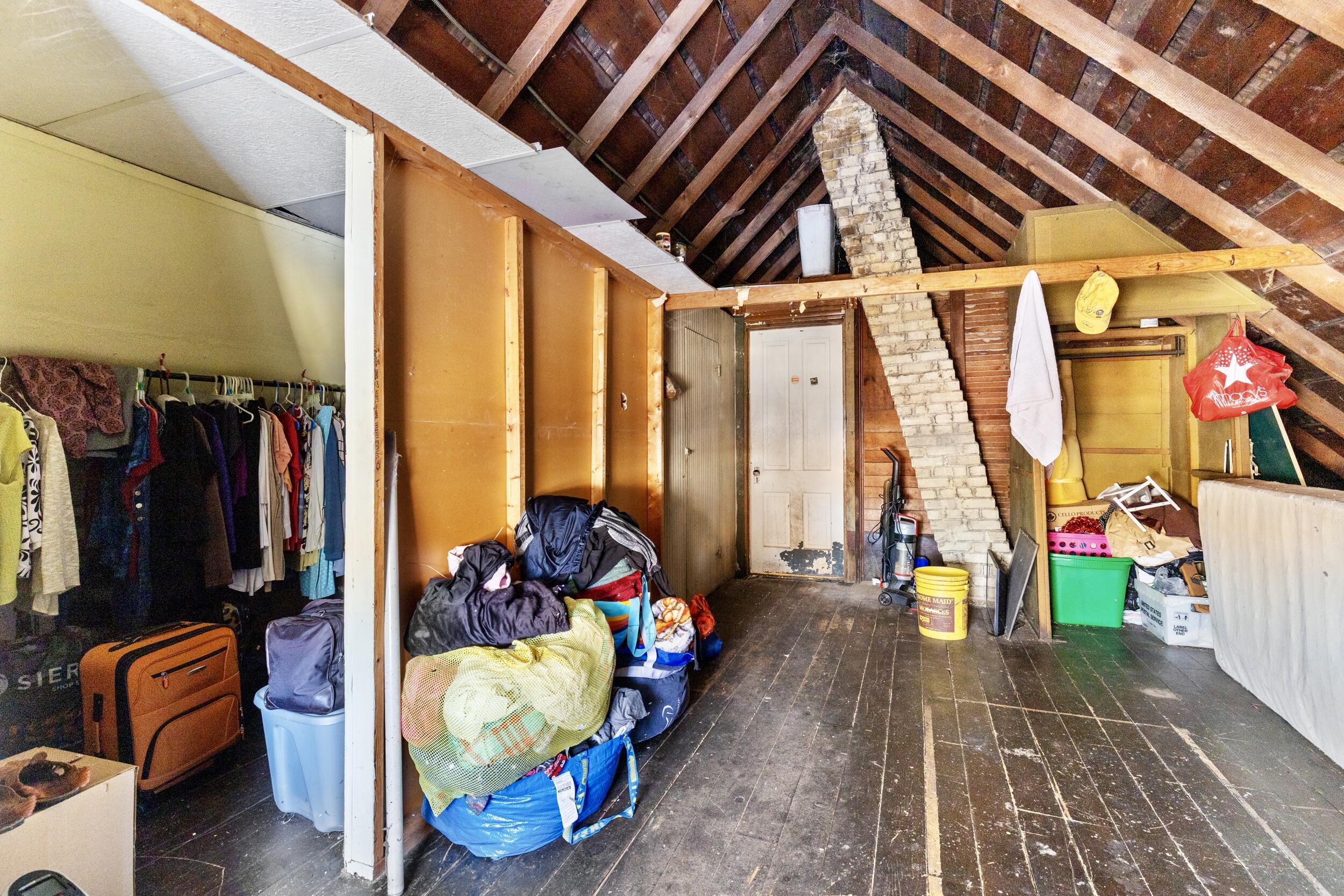 1924 West Grant Street Milwaukee, WI 53215 - Photo 12 of 20 photo dec 10 2025, 10 00 17 pm