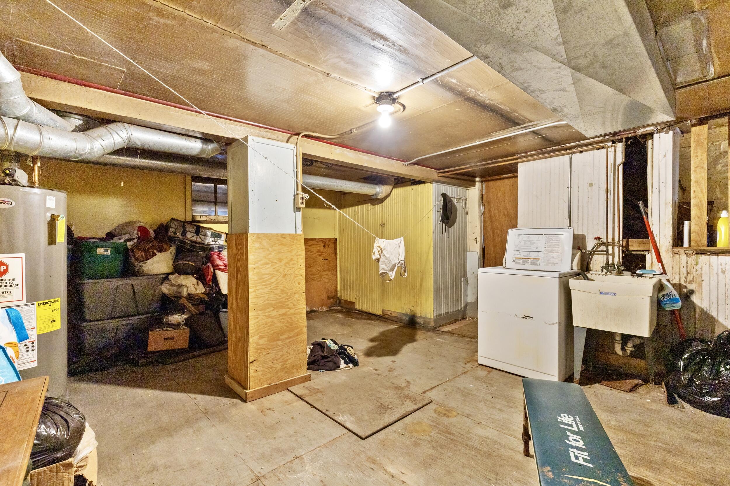 1924 West Grant Street Milwaukee, WI 53215 - Photo 13 of 20 photo dec 10 2025, 10 02 15 pm