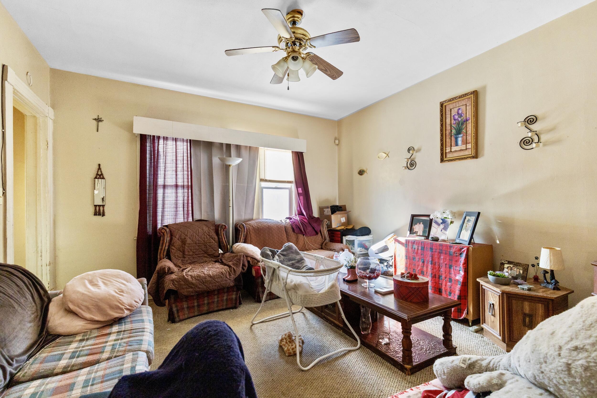 1924 West Grant Street Milwaukee, WI 53215 - Photo 4 of 20 photo dec 10 2025, 10 05 57 pm