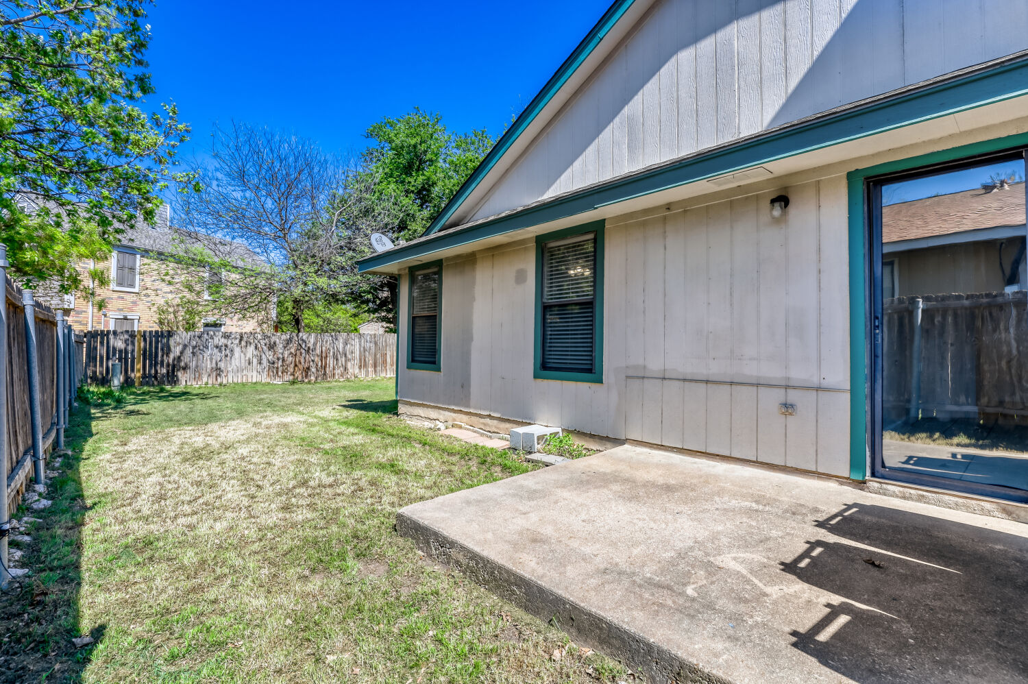 7806 Chimayo Cove, Unit B Austin, TX 78729 - Photo 10 of 11 a backyard of a house