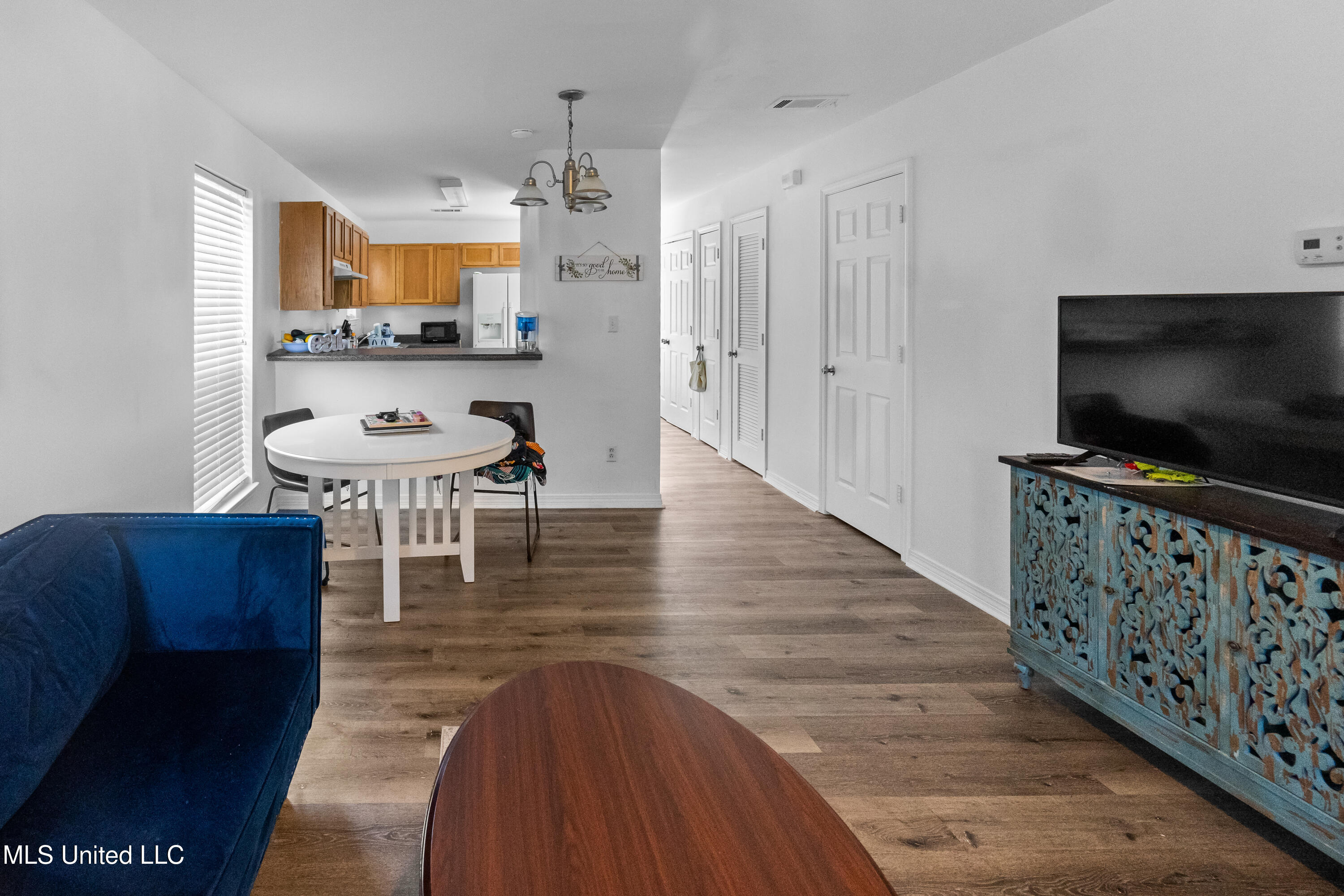 259 Benachi Avenue, Unit B Biloxi, MS 39530 - Photo 3 of 16 DSC02028