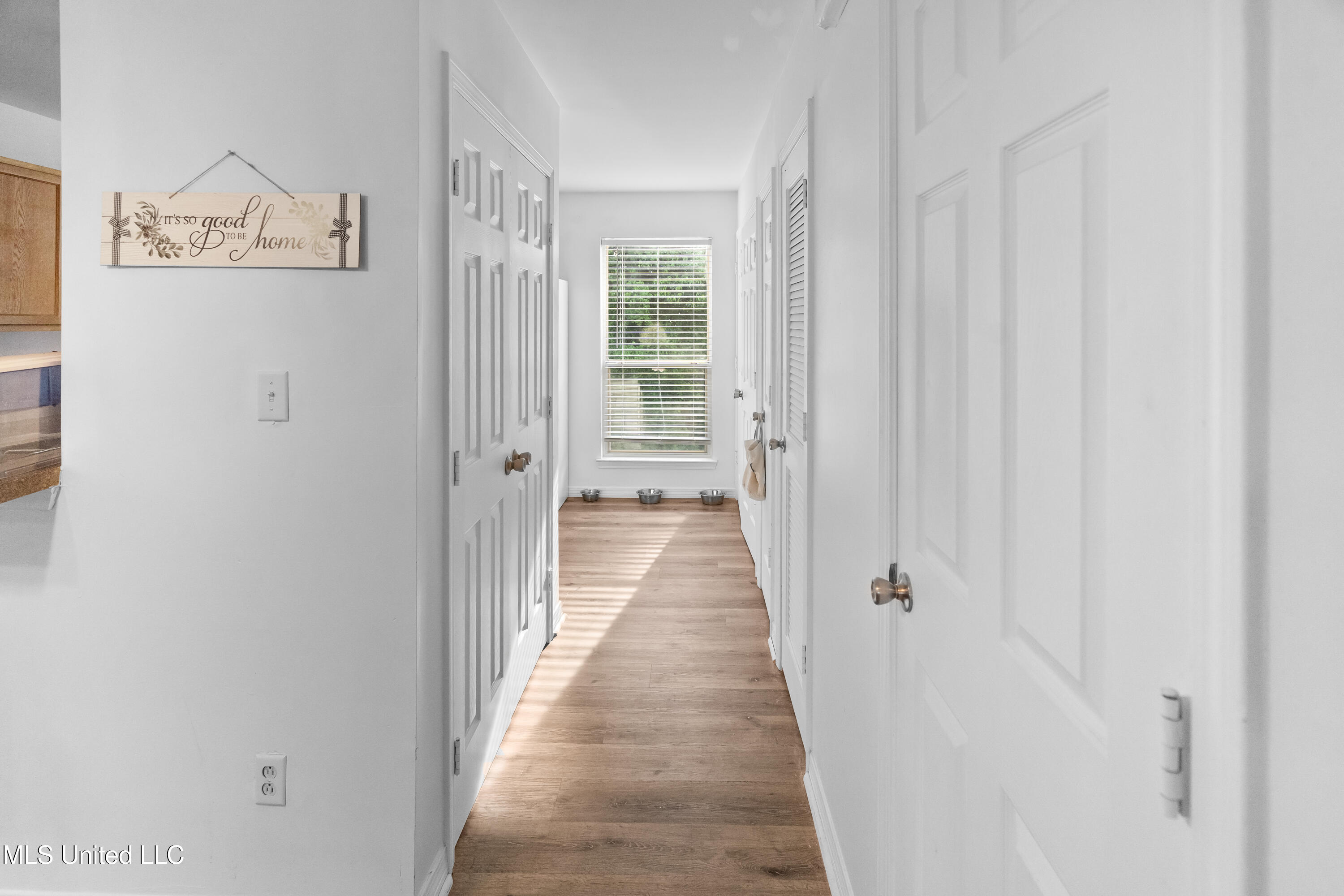 259 Benachi Avenue, Unit B Biloxi, MS 39530 - Photo 5 of 16 DSC02032