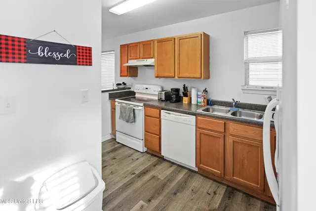 $2,200 | 259 Benachi Avenue, Unit B, Biloxi, MS 39530