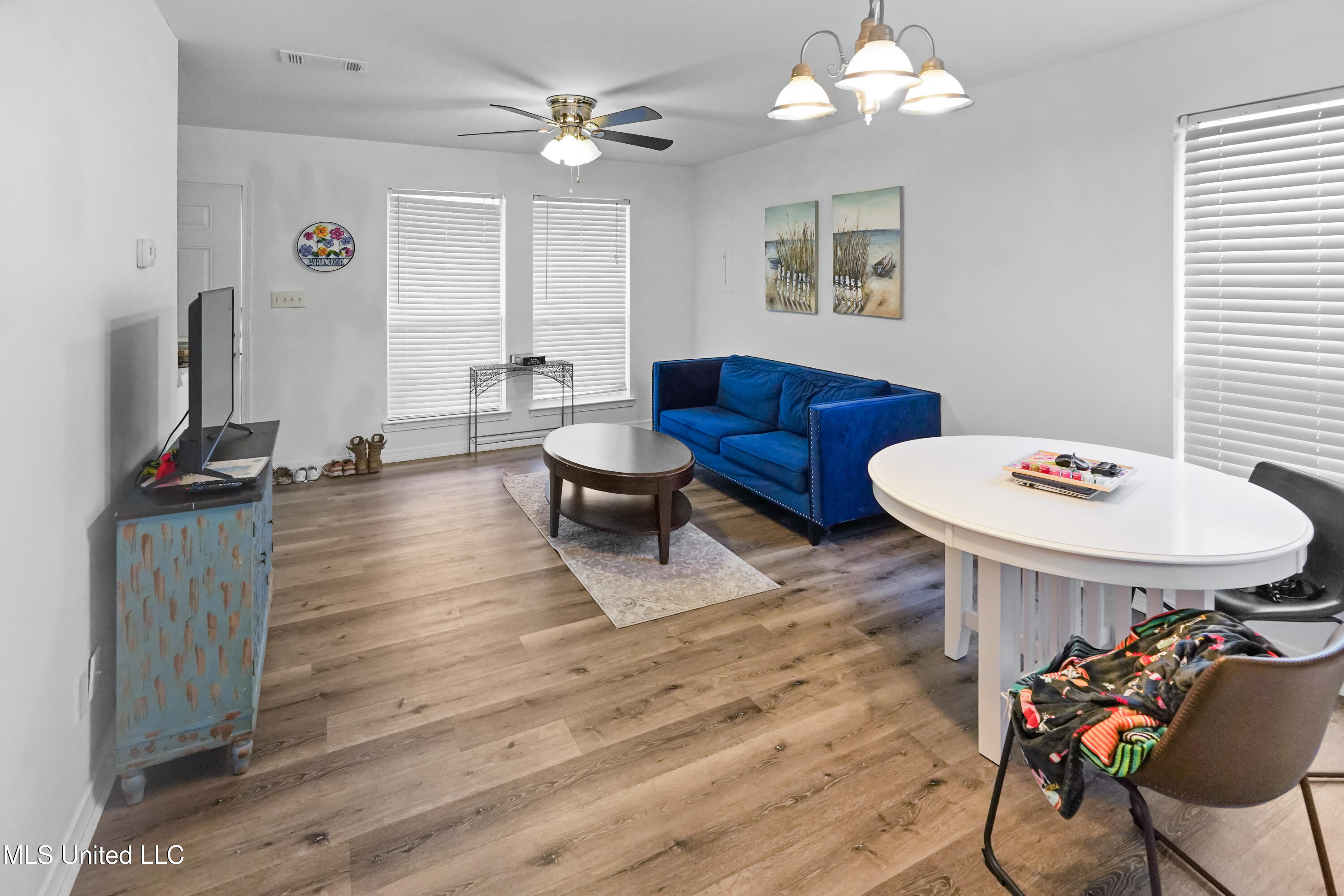 259 Benachi Avenue, Unit B Biloxi, MS 39530 - Photo 8 of 16 DSC02041