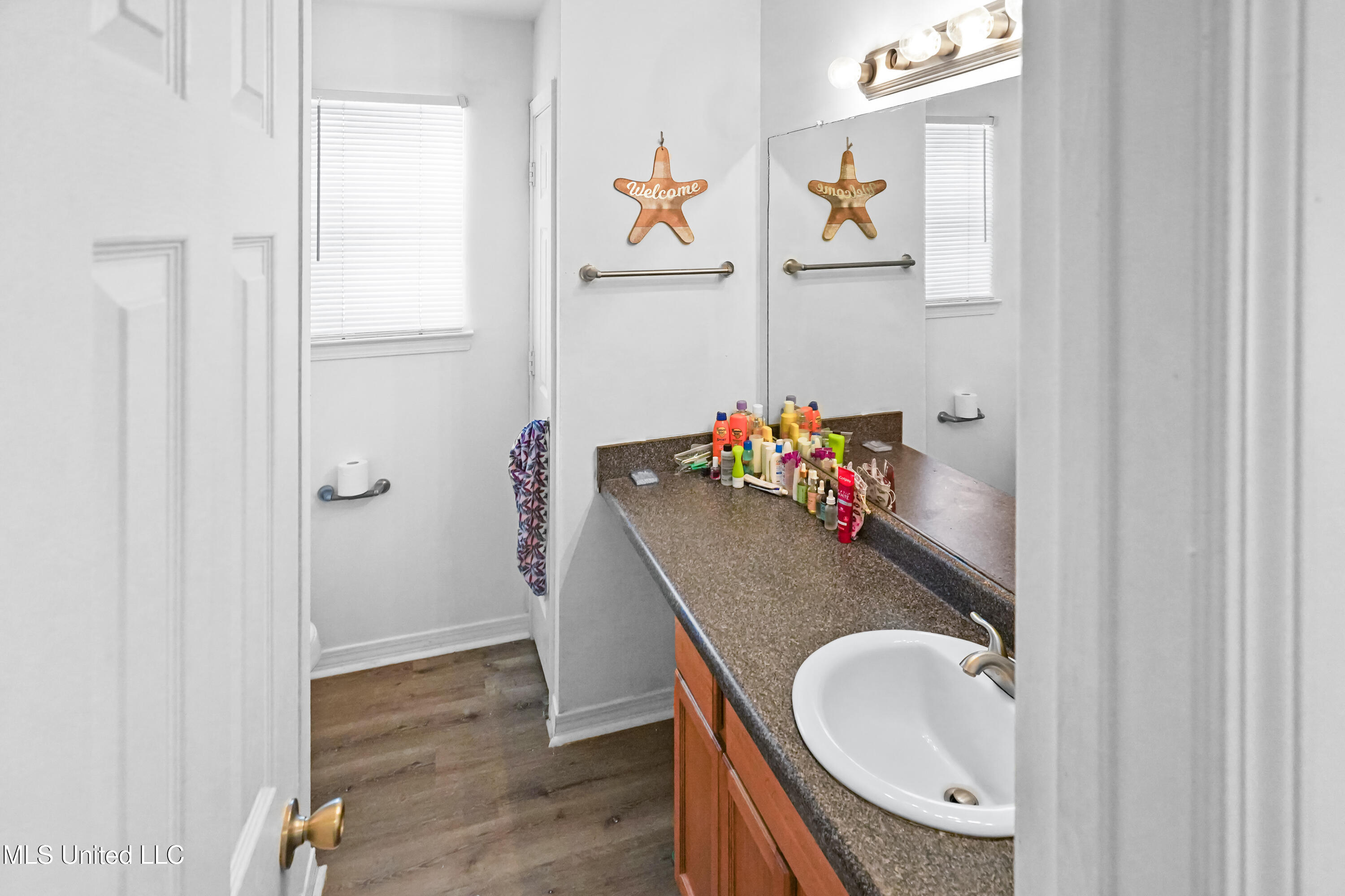 259 Benachi Avenue, Unit B Biloxi, MS 39530 - Photo 10 of 16 DSC02053