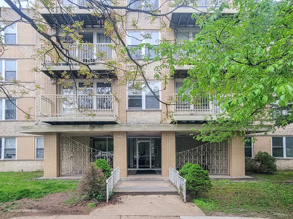 $176,500 | 2501 West Touhy Avenue, Unit 203, Chicago, IL 60645