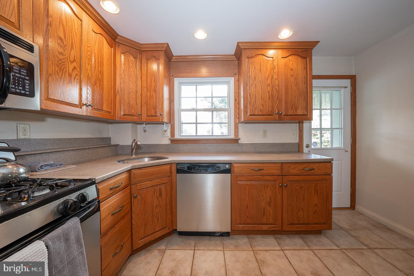 541 North Manoa Road Havertown, PA 19083 - Photo 11 of 33