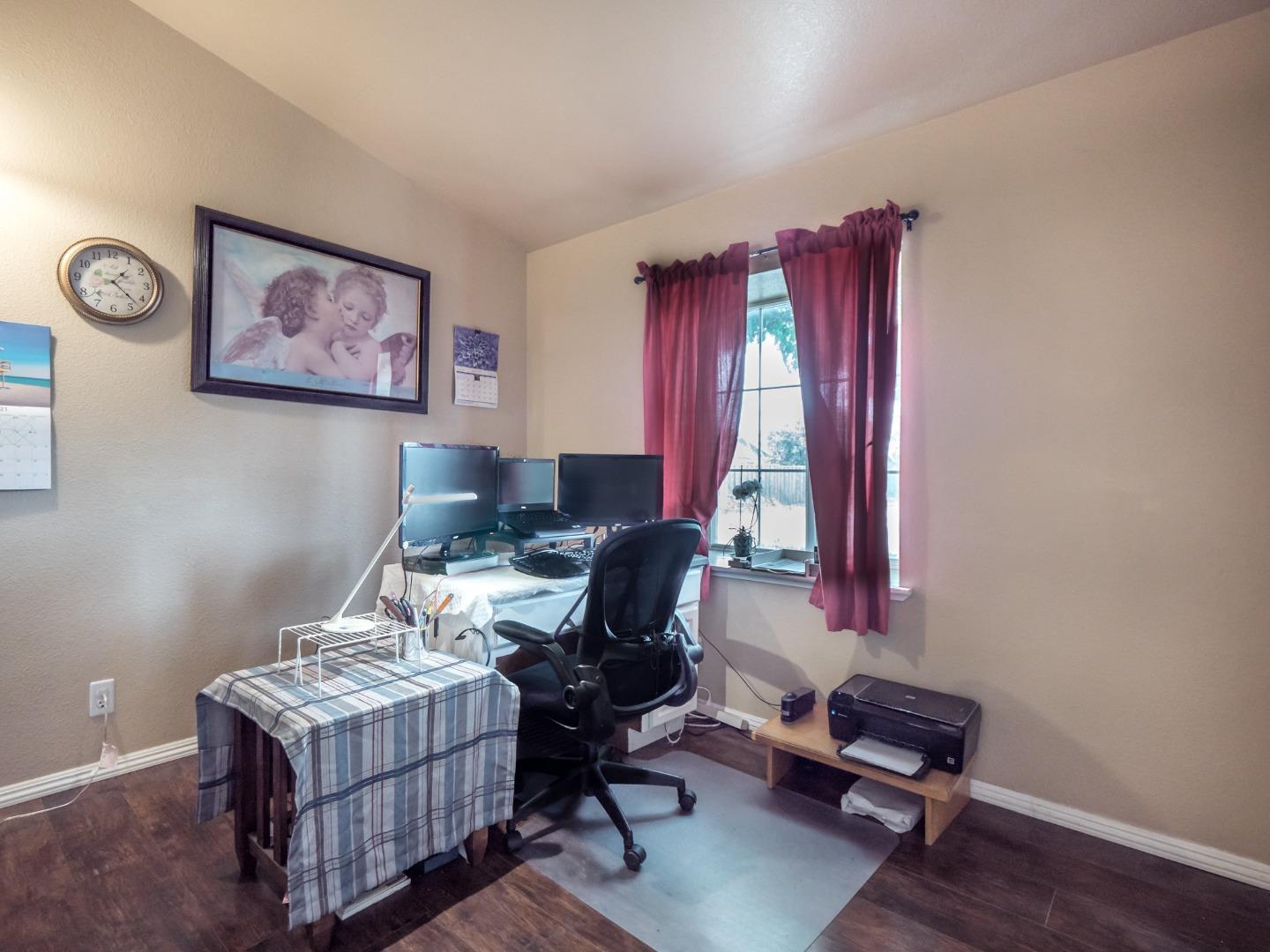 9 Dick Phelps Road Watsonville, CA 95076 - Photo 20 of 32 a living room with furniture