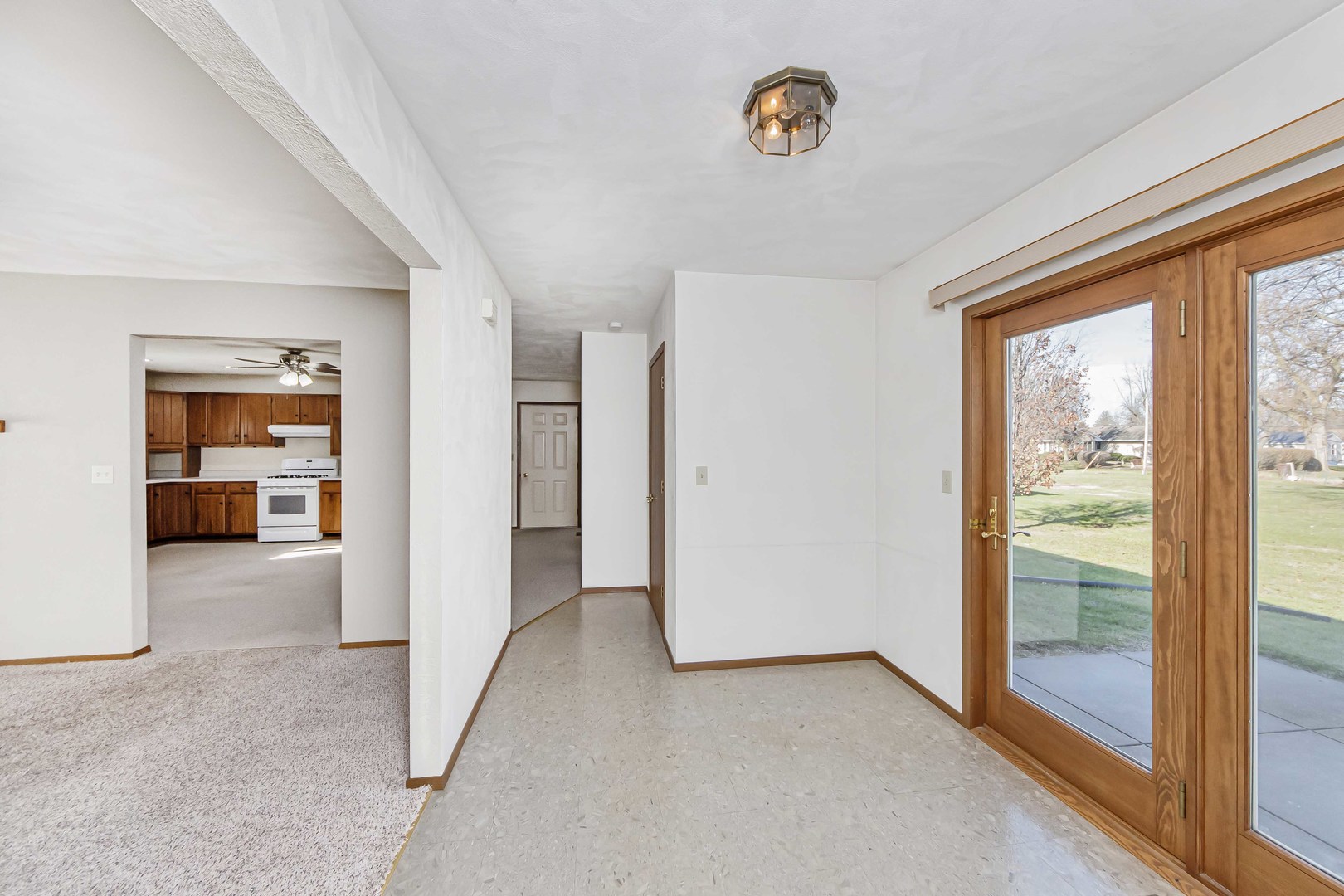 313 West Topeka Street Toluca, IL 61369 - Photo 11 of 32 a view of a livingroom with a furniture and an entryway
