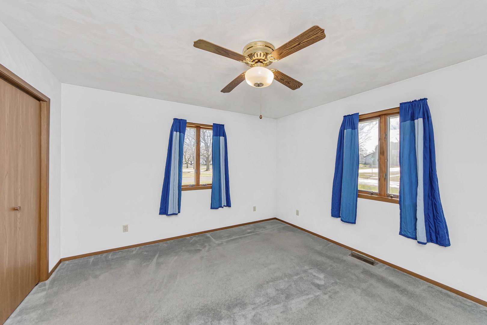 313 West Topeka Street Toluca, IL 61369 - Photo 13 of 32 a view of an empty room with a window
