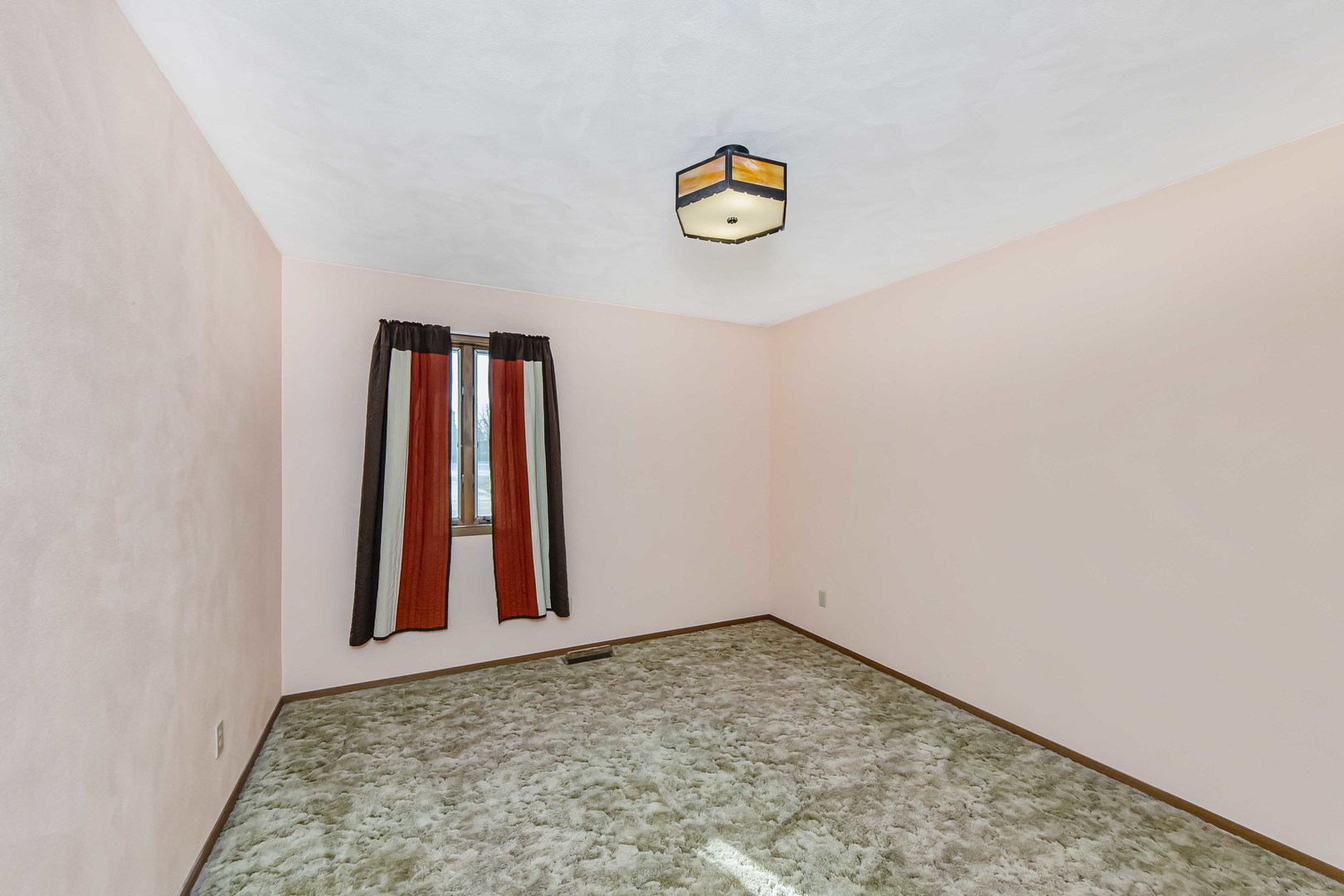 313 West Topeka Street Toluca, IL 61369 - Photo 18 of 32 an empty room with a window