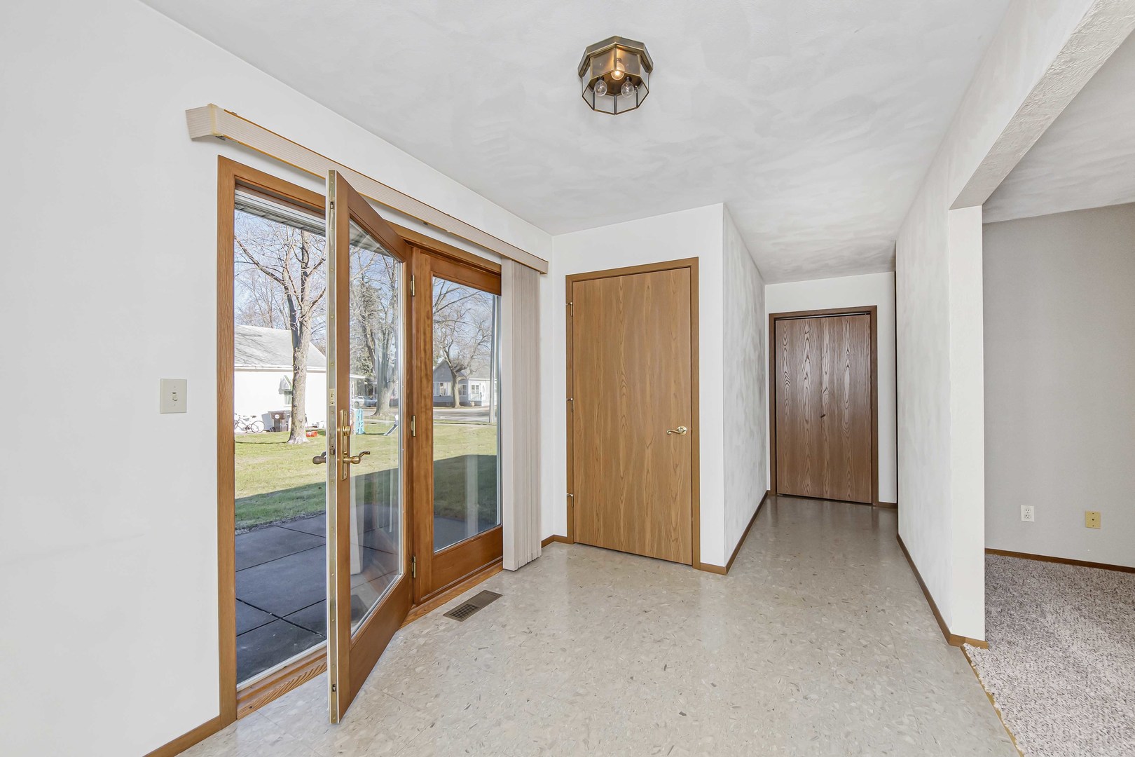 313 West Topeka Street Toluca, IL 61369 - Photo 10 of 32 a view of an empty room with a window