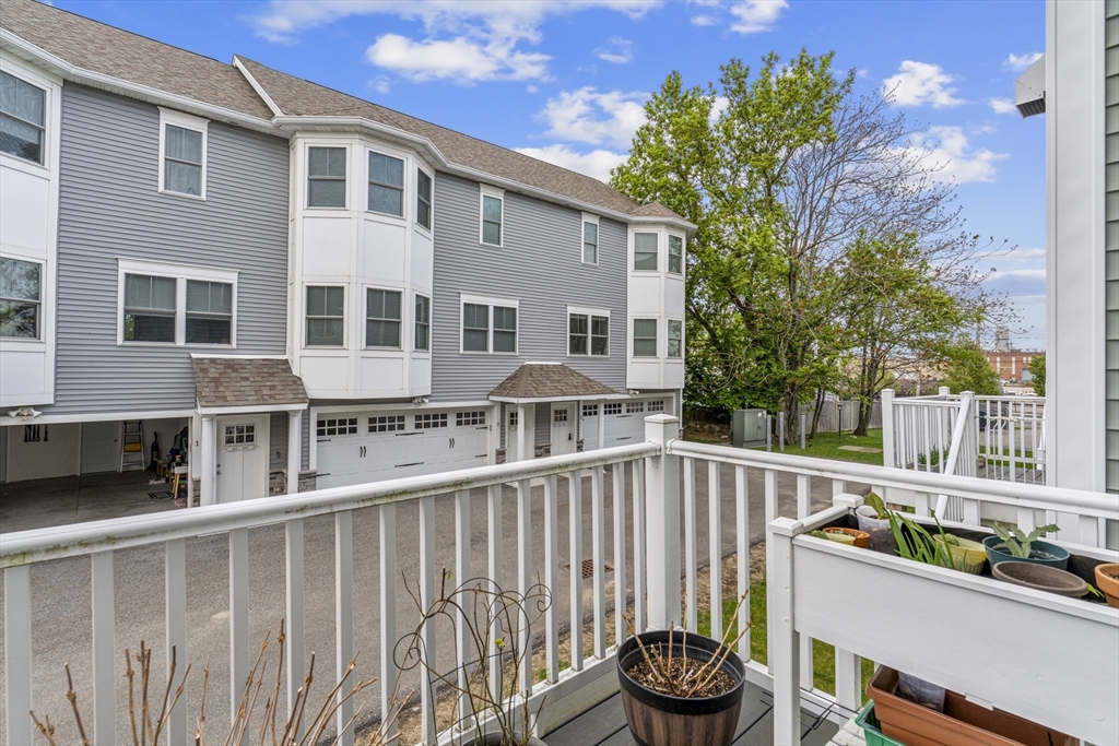 50 Des Moines Road, Unit H1 Quincy, MA 02169 - Photo 28 of 40 a front view of a house with a yard