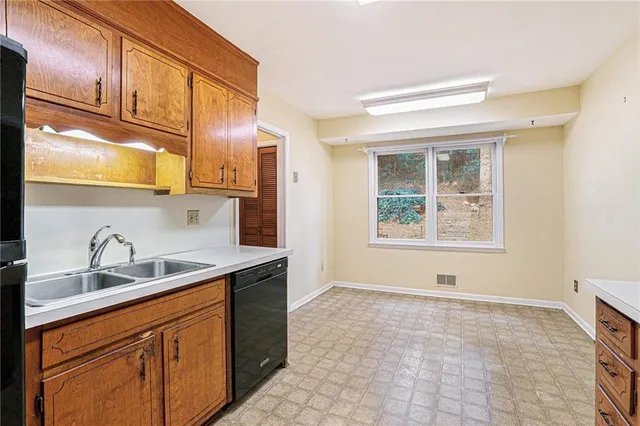 $395,000 | 4304 Lindsey Way Northeast, Roswell, GA 30075