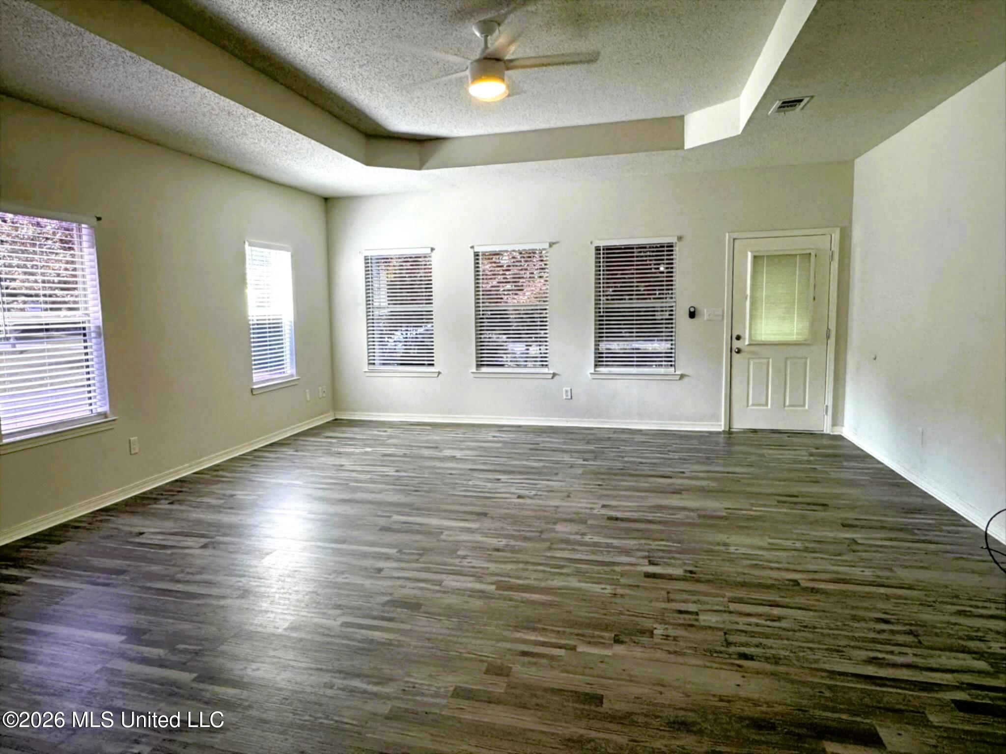 117 Williamsburg Road Picayune, MS 39466 - Photo 4 of 10 117 Williamsburg Rd living room