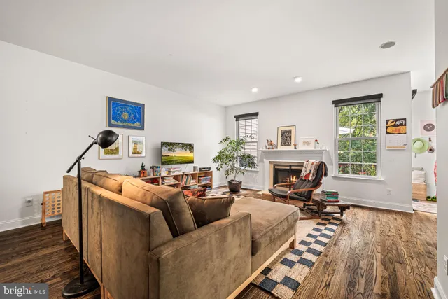 $550,000 | 102 Dundee Mills Lane, Wallingford, PA 19086