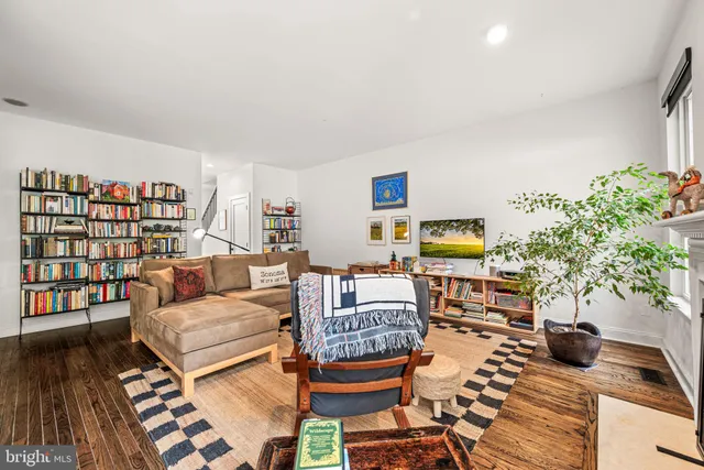 $550,000 | 102 Dundee Mills Lane, Wallingford, PA 19086