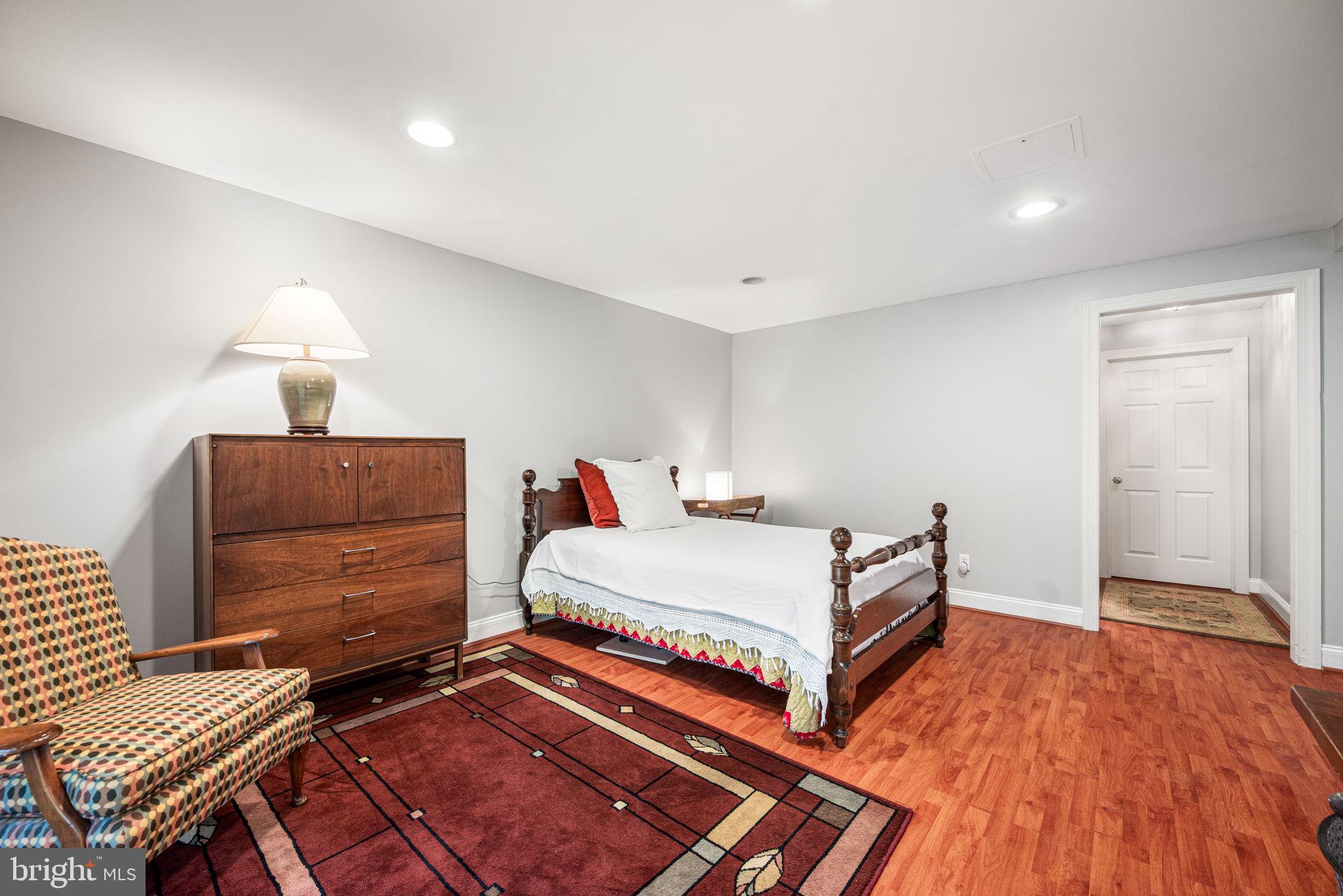 102 Dundee Mills Lane Wallingford, PA 19086 - Photo 37 of 43 a bedroom with two beds and a lamp on the dresser