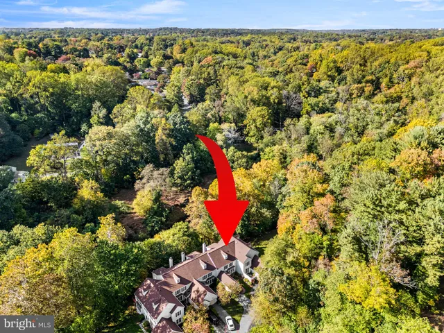 $550,000 | 102 Dundee Mills Lane, Wallingford, PA 19086