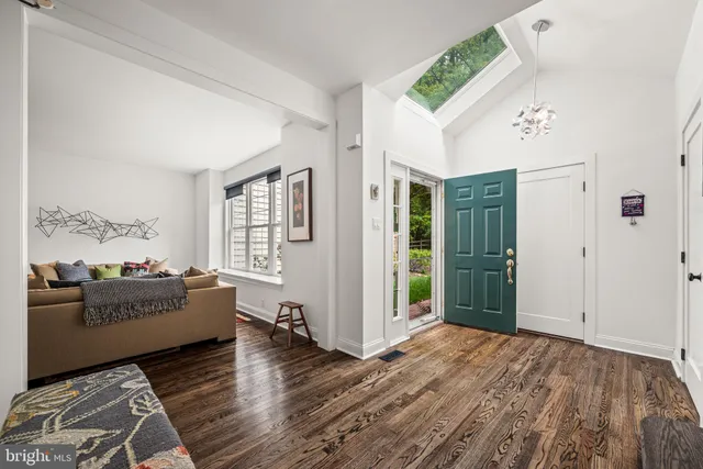 $550,000 | 102 Dundee Mills Lane, Wallingford, PA 19086