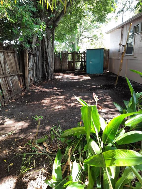 2553 52nd Avenue North St. Petersburg, FL 33714 - Photo 6 of 6 a backyard of a house with lots of green space
