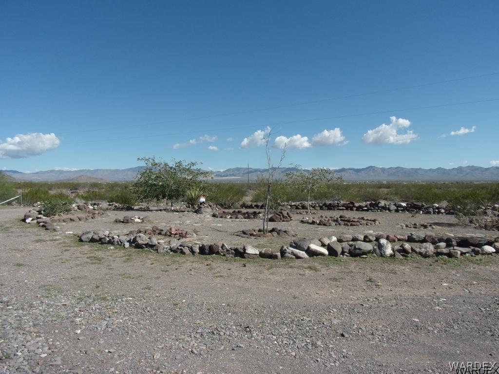 4229 Drake Road Golden Valley, AZ 86413 - Photo 5 of 19 Front yard view