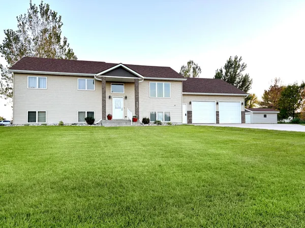 $495,000 | 4505 36th Avenue North, Fargo, ND 58102