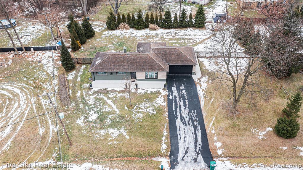 1756 Pedersen Road Walled Lake, MI 48390 - Photo 4 of 33 Gallery Image 4