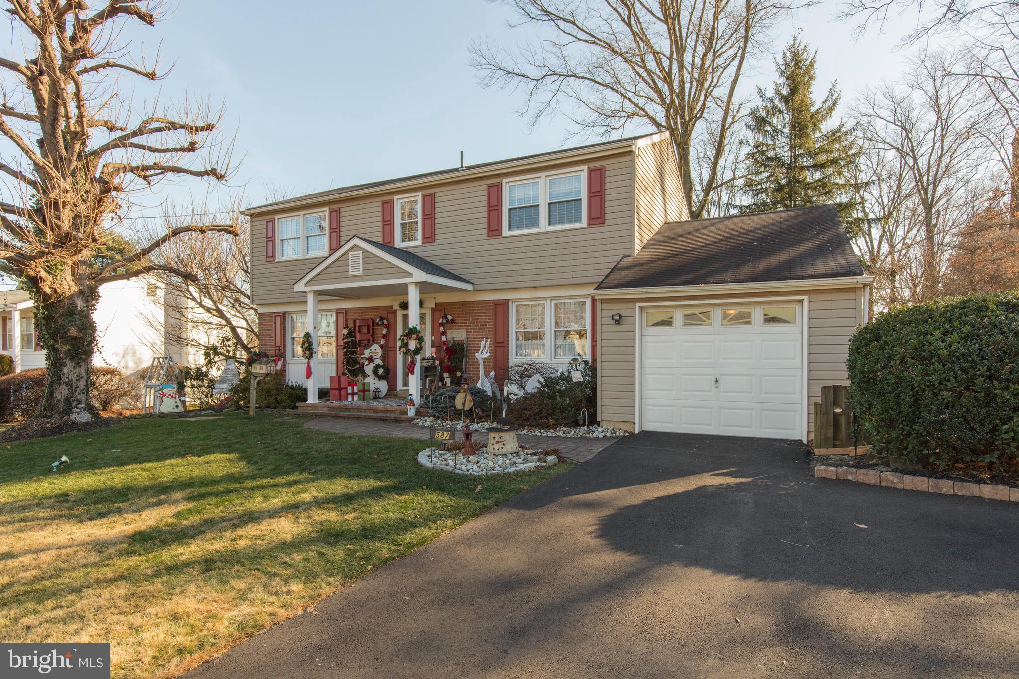 587 Lowell Road Warminster, PA 18974 - Photo 3 of 29