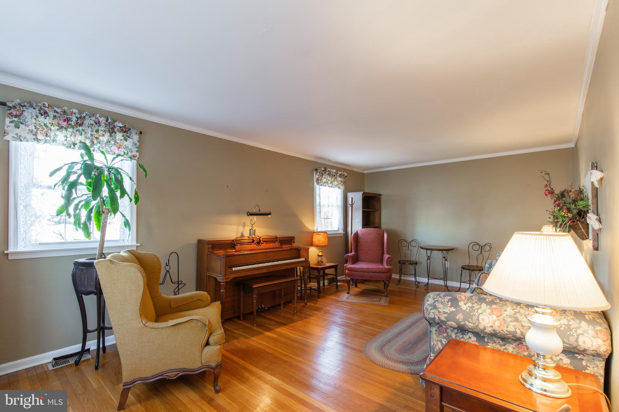 587 Lowell Road Warminster, PA 18974 - Photo 5 of 29