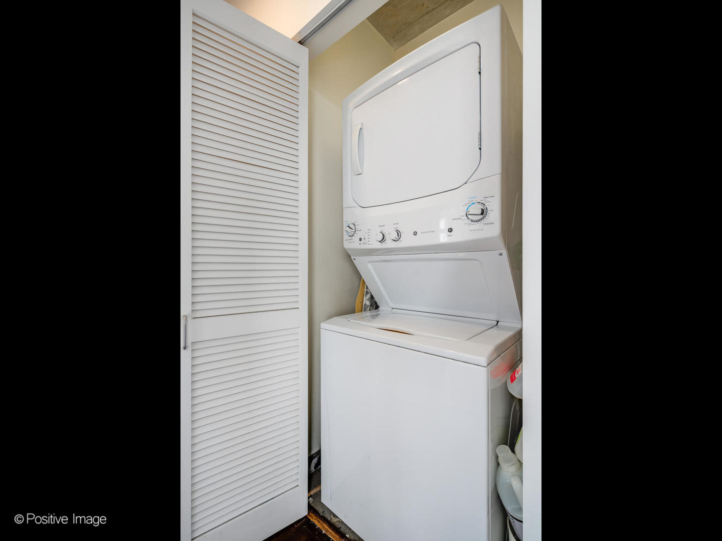 611 South Wells Street, Unit 906 Chicago, IL 60607 - Photo 21 of 21 a view of washer and dryer