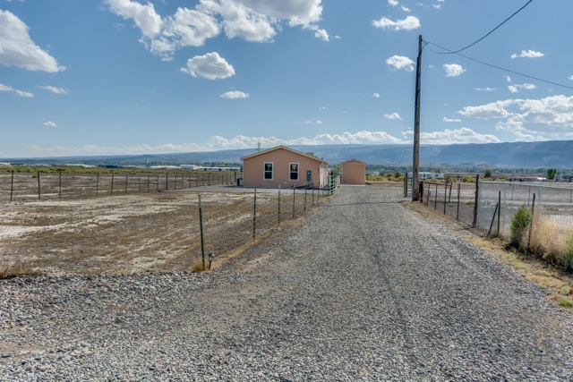 2227 H Road Grand Junction, CO 81505 - Photo 9 of 32 a large room with lots of counter top space